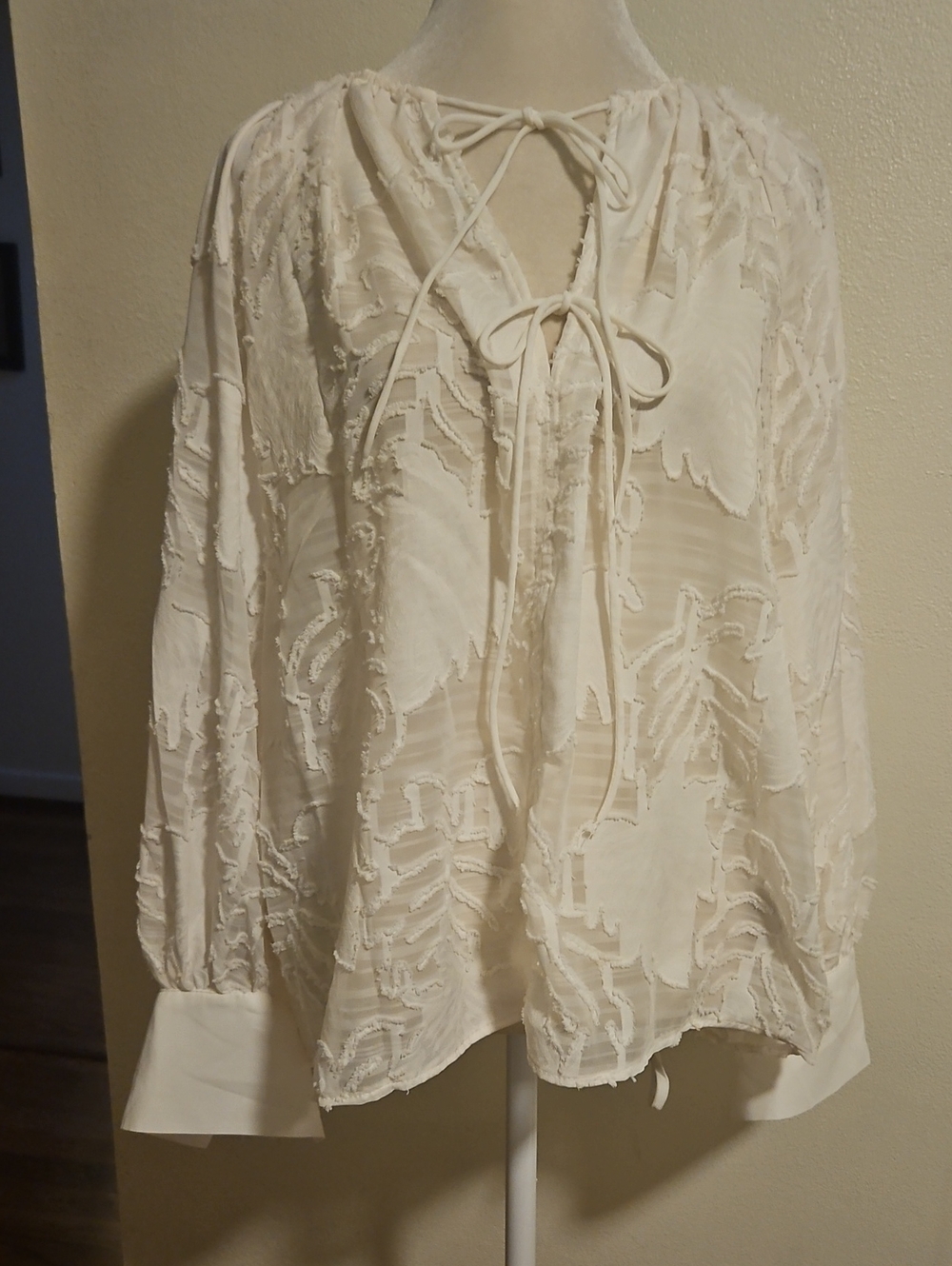 H&M White Blouse With Leaf Pattern L
